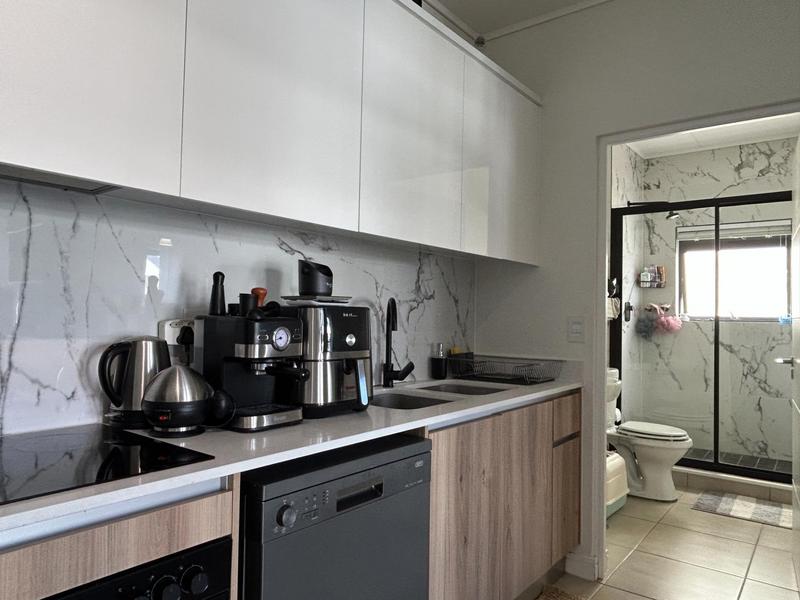 To Let 1 Bedroom Property for Rent in Sandown Western Cape